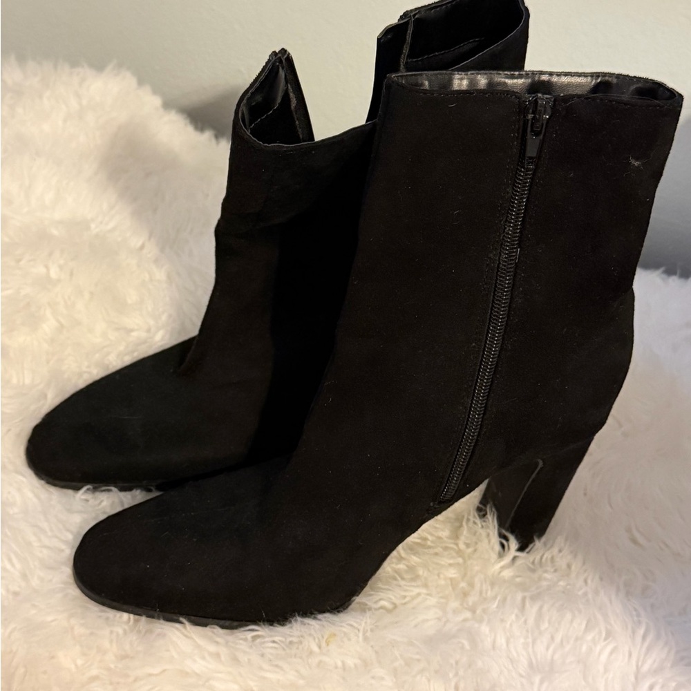 Windsor Women’s Black Booties Size 7.5